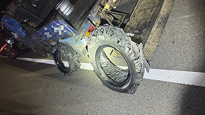 國道3號彰化段半聯結車爆胎　胎皮散落波及21車