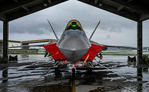 美軍F-22猛禽戰機抵達日本嘉手納空軍基地  強化印太地區威懾力量 