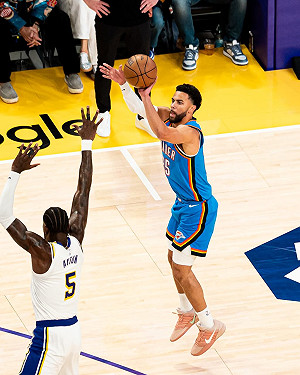 NBA衛冕軍雷霆連3戰輾壓湖人　西冠門票只差最後1勝