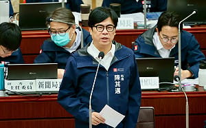 曾麗燕公開稱讚賴瑞隆    陳其邁：市政不分藍綠、做人比做政治重要 
