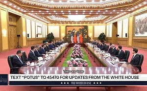 （影）北京川習會場外突發混亂 白宮女職員高喊「White House only」阻擋闖入 