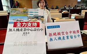黃馨慧發起連署無人機產業留台中 三次質問何欣純敢不敢？