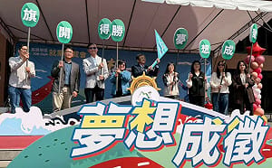 大港實習化身「職達車」    高市青年局攜名企入校精準留才