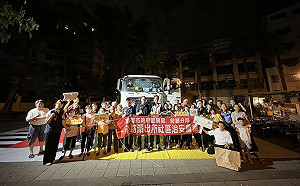 全國首創震撼宣導場景！  前鎮警「水泥預拌車」直接開進治安座談會  