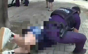 邊安撫邊英勇奪刀！  高市前鎮警冷靜化險為夷  