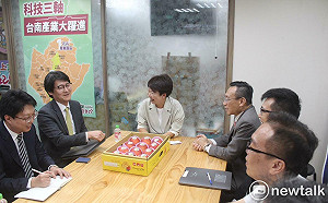 台南芒果大豐收  陳亭妃偕外交部農業部會駐台韓國代理爭取延長降稅優惠