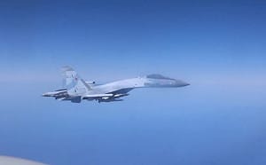(影) 最短僅距6公尺！ 偵察機遭俄Su-27戰機攔截 英猛批：非常危險且魯莽