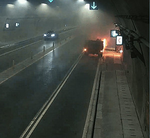 蘇花改仁水隧道小貨車自燃　駕駛控制火勢消防撲滅