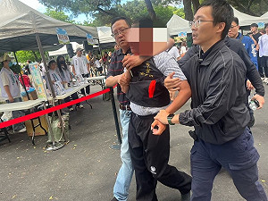 柯文哲出席活動遭丟擲雞蛋　北市警逮1男送辦