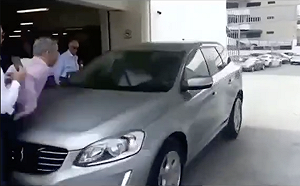 (影) Volvo安全測試撞倒員工！網傳執行長親測煞車失靈 官方出面澄清謠言