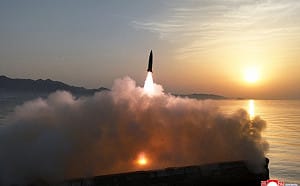 又導彈？！北韓向朝鮮半島西部海域發射不明飛行器