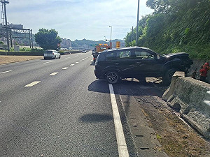 國3迴轉道恍神撞護欄　男涉毒駕遭警查獲
