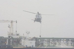 法聯手夥伴扣押俄影子艦隊油輪　突擊隊直升機垂降登船