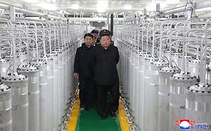 金正恩高調展示核武擴張宣稱生產能力翻倍   強化「核盾」確保政權生存