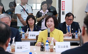 卓榮泰參訪后里旭東機械    何欣純：當選市長設「創新研發平台」