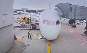 (影) 波音客機又出事！ 漢莎航空前起落架突崩塌 多人受傷、機體受損