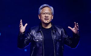 AI教父再釋出驚人展望！黃仁勳喊「明年晶片銷量翻倍」 比70%成長財測更猛？