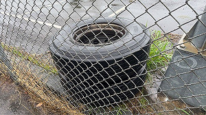 國3苑裡路段半聯結車輪胎脫落  彈砸2車釀3傷