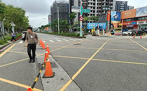 好市多北台中店「霸道」！加油站改入口 逕以交通錐封路引民怨