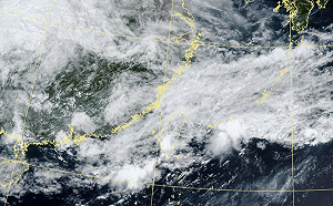 梅雨鋒面北移前先炸雨！雙低壓環流夾擊台灣 中南部慎防午後暴雨