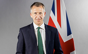 前防長因國防投資不足「掛冠辭職」  英首相火速任命他接任