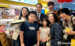 農特產品快閃首爾地鐵商圈  黃偉哲邀韓國民眾品味台南好滋味