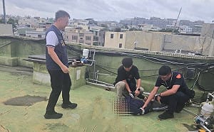 通緝犯遭前鎮警攔截圍捕    多罪併發送雄檢偵辦   