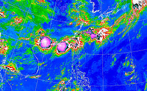 大雨還沒完！梅雨季最怕「又大又圓」紫色雲團現蹤 鄭明典揭隱憂