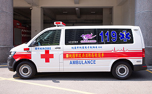 桃園購物中心驚傳墜樓意外！7旬男當場身亡  初步排除外力介入