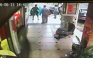 台中驚傳隨機攻擊！七旬翁被鑰匙狂桶  緊急送醫保住一命