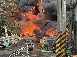 桃園龜山工廠失火猛烈燃燒　無人傷亡
