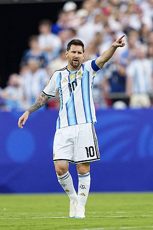 梅西未受罰梓瓦內禁賽3場　南非教頭批FIFA雙標
