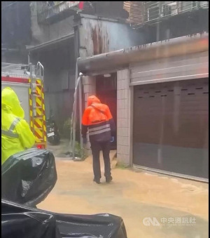 台北市午後大雨　男子受困信義區巷弄民宅獲救