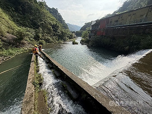 桃園流霞谷親水園區1男跳水未浮出  警消搜救中