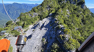 奇萊東稜53歲登山客疑中暑　黑鷹陡坡吊掛送花蓮就醫