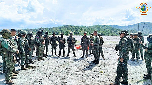 美菲日韓同盟聯合演習 鎖定群島防禦：陸戰隊實兵奪島抗擊鞏固印太陣線！