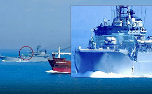 俄羅斯老登陸艦出奇招防無人機空襲  甲板上架園藝網格