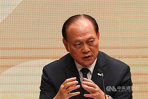 季連成視察高檢署 促成立打黑掃毒戰情中心防制毒駕