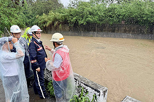 豪雨狂襲高雄！旗山時雨量破104毫米 陳其邁：已啟動三級應變、嚴防山區災情