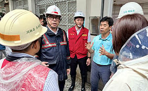 豪雨襲旗美停班課    陳其邁勘災指示加速學校環境清理