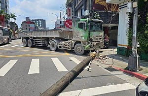 北市砂石車閃避前車自撞電線桿　遭警查出毒駕