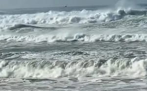 巴威颱風逼近! 蘭嶼海邊浪高7.2米 台灣北部嚴防狂風豪雨