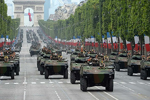 法國國慶「XXL版」閱兵 展支持烏克蘭、歐洲防衛覺醒訊號