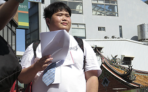 「杯麵老師」退出民進黨! 稱政治文化與期待落差：盼以無黨籍誠實發聲