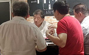 毒油燒不停、陳時中忙酒攤？李明賢爆通化街應酬照