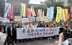 20年都沒提高！ 勞團集結立法院支持勞退修法、要求提高雇主提撥率  