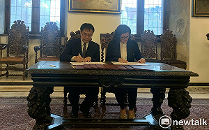 黃偉哲出訪波蘭成果豐碩  攜手格但斯克市簽署合作備忘錄