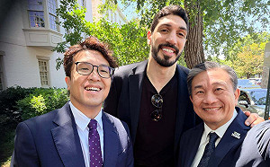 致贈強森、裴洛西Team Taipei徽章 沈伯洋巧遇超挺台NBA前球星：太幸運了