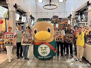 買菜可以、買票母湯！ 菜奇鴨突襲西市場 揪臺南市民一起「反賄選」