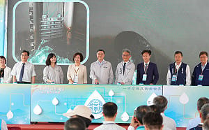 （影）何欣純見證中部大安大甲溪通水 喊話：食安議題不容政治消費
